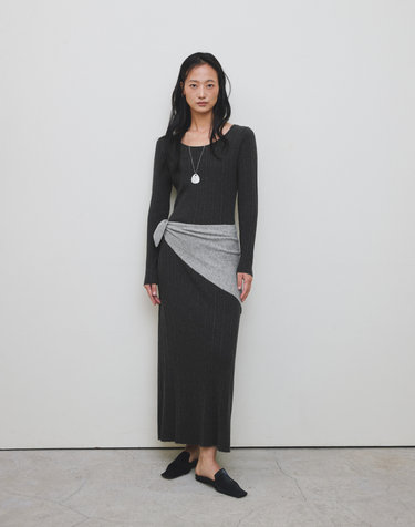 PLEATS KNIT DRESS [CHARCOAL]