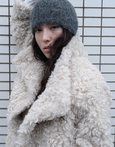 FLUFFY KNIT BEANIE [CHARCOAL]