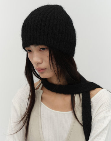 FLUFFY KNIT BEANIE [BLACK]