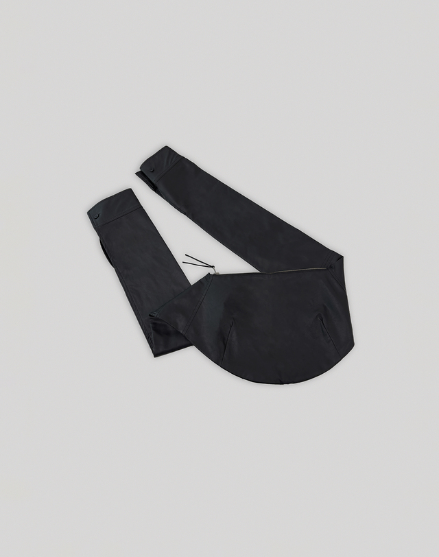 로우타이드 LEATHER SHIRT TOTE BAG [BLACK] 블랙 착용컷
