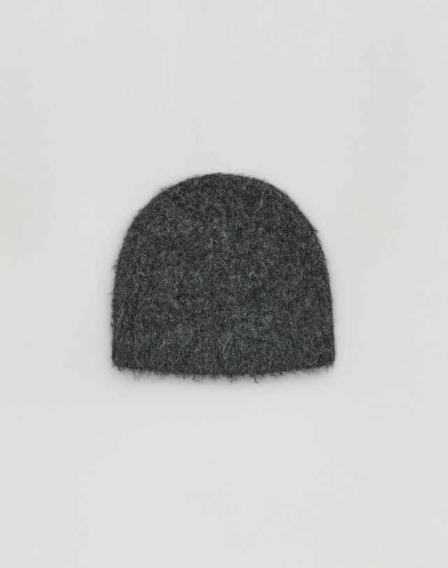로우타이드 FLUFFY KNIT BEANIE [CHARCOAL] 그레이 착용컷