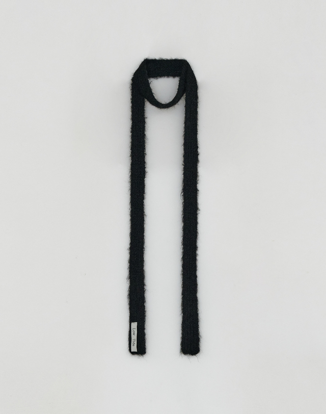 로우타이드 FLUFFY KNIT SCARF [BLACK] 블랙 착용컷