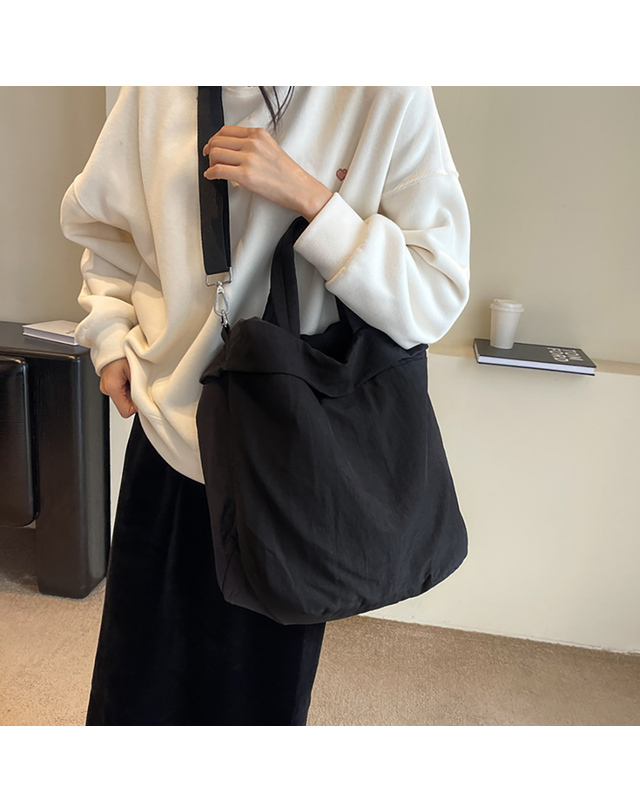 아일렌 [아일렌]제이업 나일론 크로스백(블랙) 착용컷