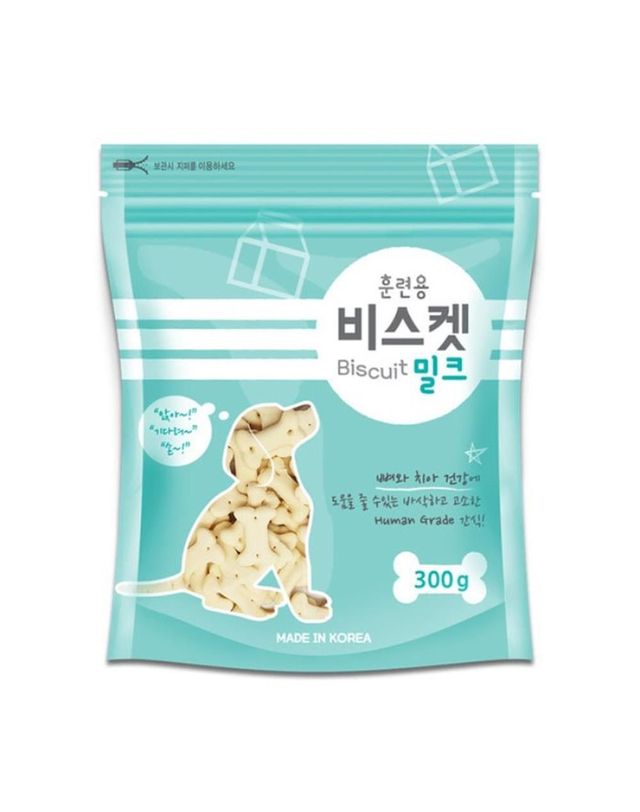 바우와우 펫맨 애견 교육훈련용 간식 비스켓 밀크 300g 개 착용컷