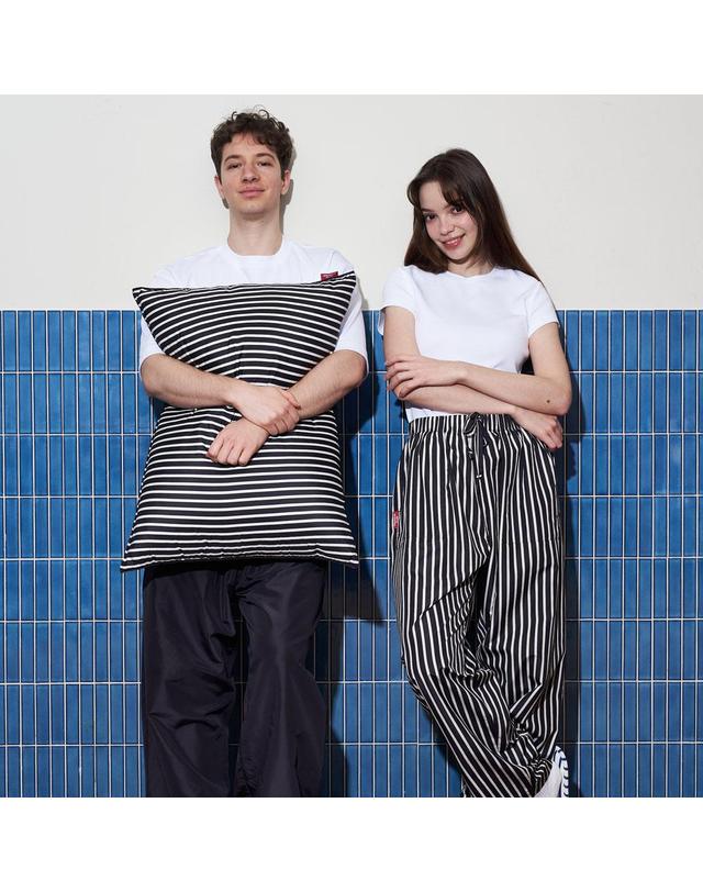 댄스온더플로어 furless pajamas 퍼리스 스트라이프 파자마 (black) 착용컷