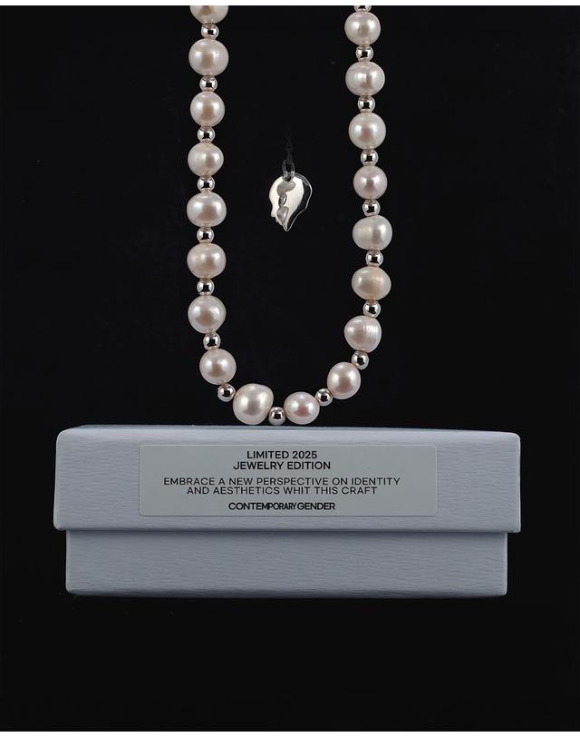 컨템포러리젠더 펄 오빗 네크리스 Pearl Orbit Necklace 착용컷