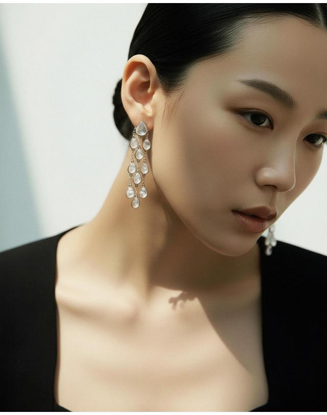 컨템포러리젠더 Cascade Dewdrop Earrings 캐스케이드 듀드롭 이어링 착용컷