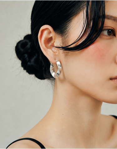 [컨젠] Torsion Fluid Hoop Earrings 토션 플루이드 후프 이어링