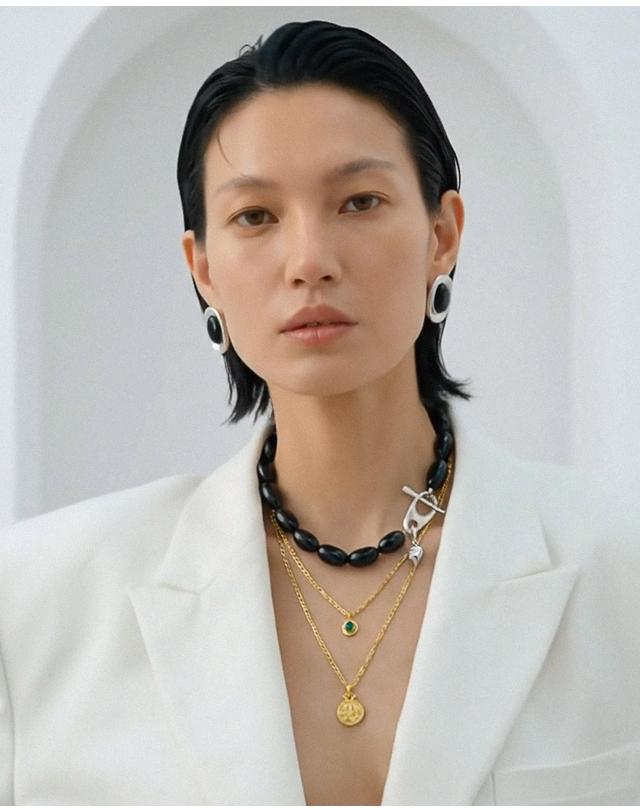 컨템포러리젠더 [컨젠] Pebble26 Necklace 페블26 네크리스 골드 착용컷
