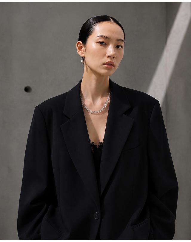 컨템포러리젠더 [컨젠] Facet Fluid Crystal Necklace 파셋 플루이드 크리스탈 네크리스 실버 착용컷
