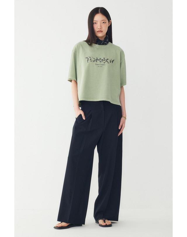 스튜디오 톰보이 [STUDIO TOMBOY] TOMBOY 레터링 크롭 반팔 티셔츠_라이트 카키 9176322972 착용컷