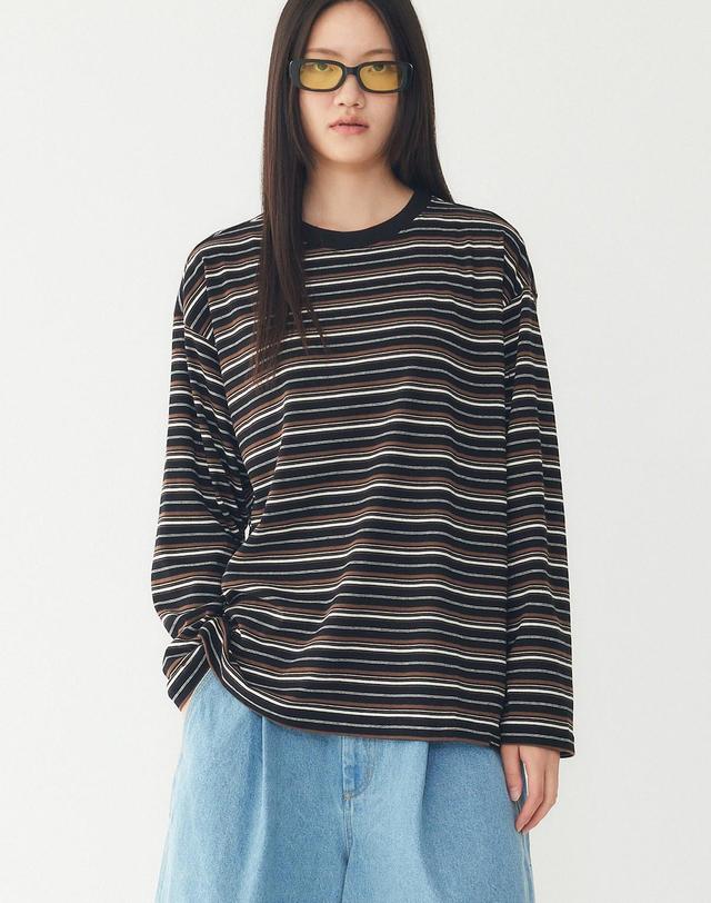 스튜디오 톰보이 [STUDIO TOMBOY] 멀티 스트라이프 라운드넥 긴팔 티셔츠 _블랙 9176322980 착용컷
