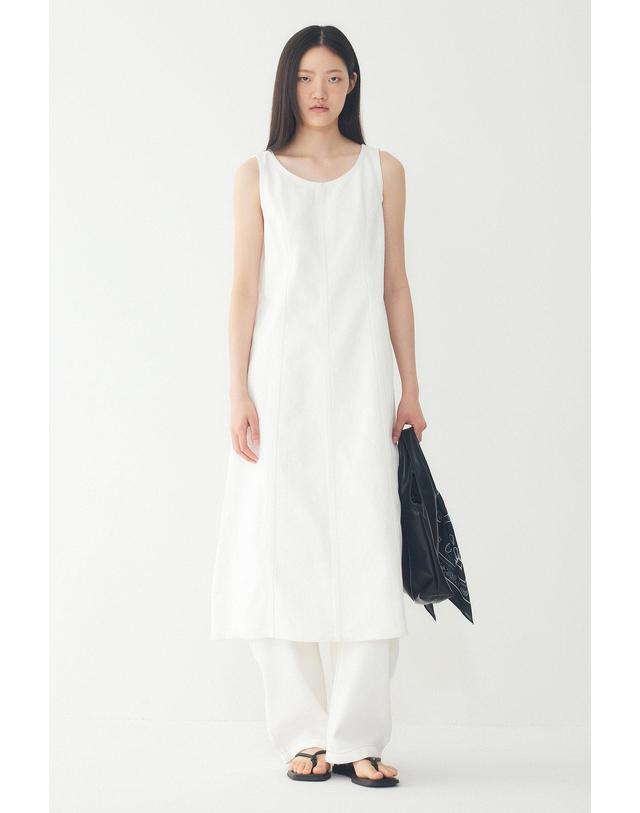 스튜디오 톰보이 [STUDIO TOMBOY] 데님 슬림 슬리브리스 원피스_화이트 9106241203 착용컷