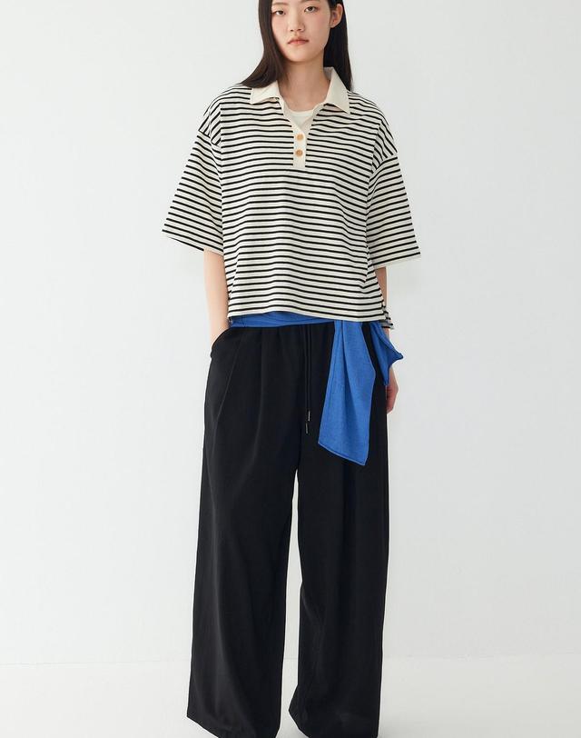 스튜디오 톰보이 [STUDIO TOMBOY] 스트라이프 세미 크롭 카라 반팔 티셔츠 _아이보리 9176322999 착용컷