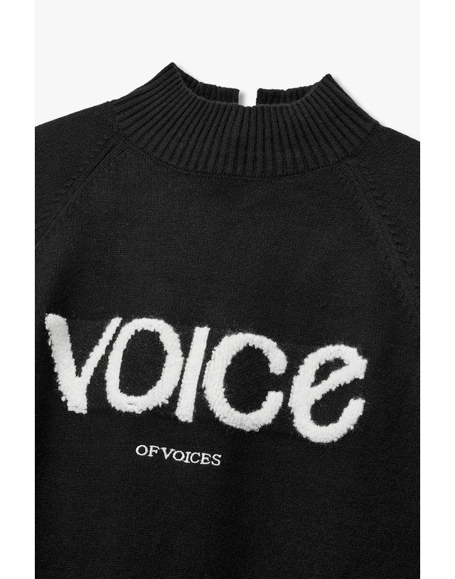 보브 [VOICE OF VOICES] 울 블렌드 레터링 하프넥 니트_블랙 7156450015 착용컷