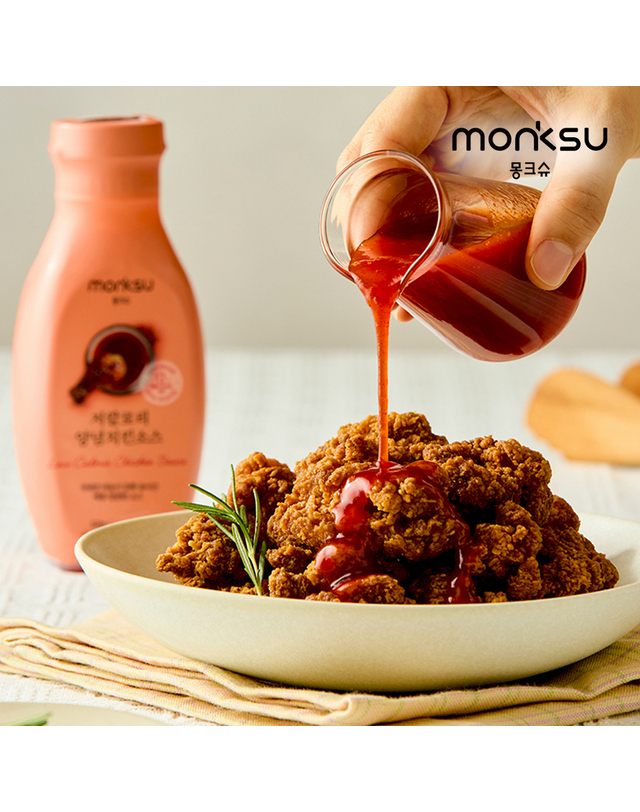 몽크슈 몽크슈 저당 저칼로리 매콤달콤 양념치킨소스 320g 착용컷
