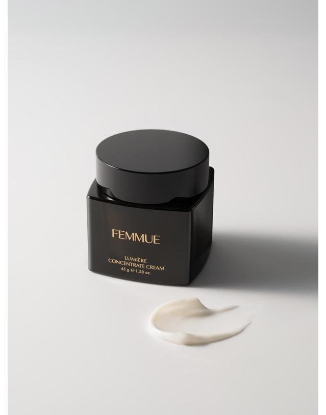 파뮤 [기획세트] 뤼미에르 브라이트닝 듀오 SET (뤼미에르 바이탈 C 세럼 30ml + 컨센트레이트 크림 45g) 착용컷