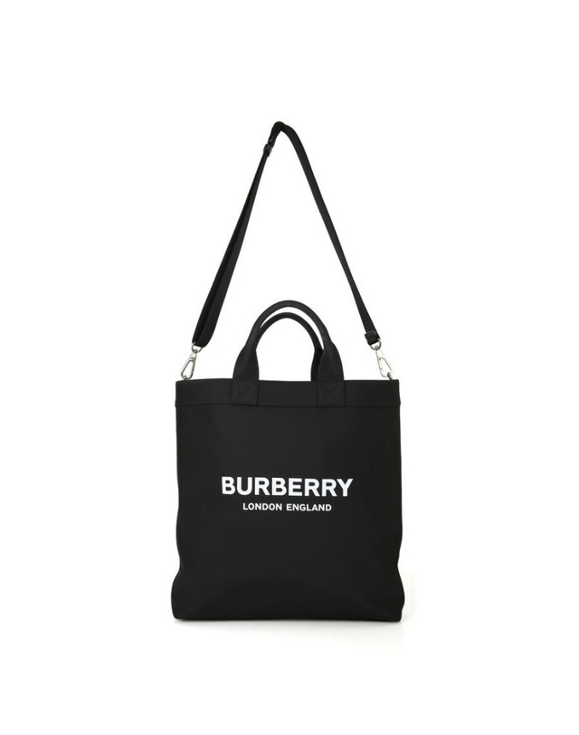 버버리 [중고명품] [중고명품] 버버리 로고 프린트 블랙 나일론 토트백 8026233 크로스 착용컷