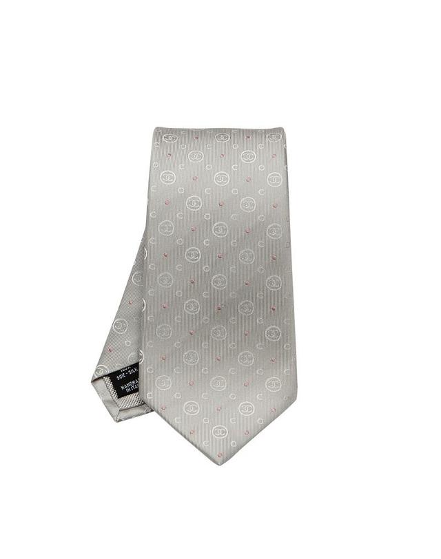 샤넬 [중고명품] [중고명품] 샤넬 넥타이 TIE CC 로고 실크 그레이 착용컷