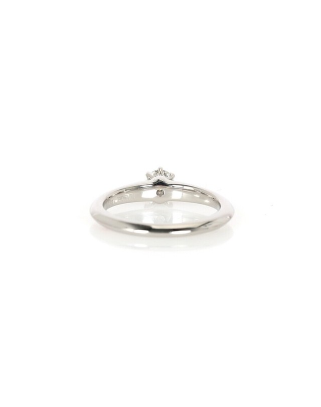 티파니앤코 [중고명품] [중고명품] 티파니셋팅 웨딩링 0.16CT 솔리테어 다이아반지 0.16캐럿 착용컷