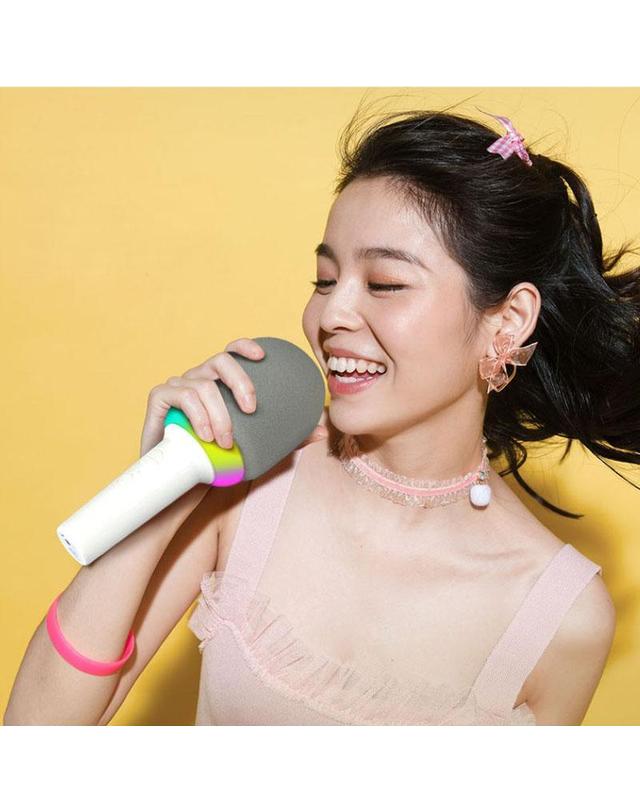 아이웨어 아이웨어 Sing us Mini 싱글 우퍼 노래방 마이크 & 스피커(화이트) 착용컷