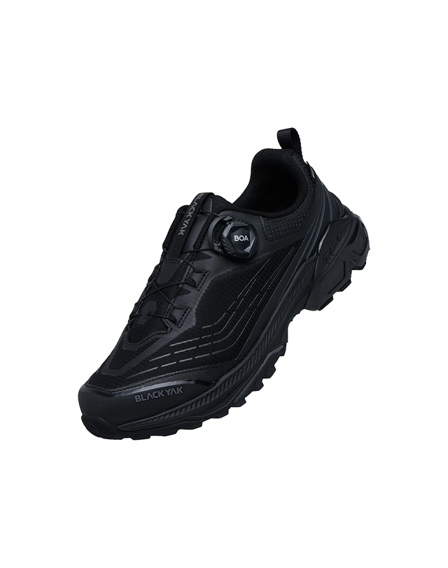 블랙야크 343 라이트 스텝 GTX_BK 착용컷