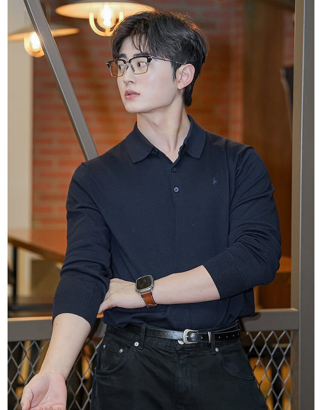 올젠 남성 에센셜 스웨터 티에리_ZAF1ET1901NV 착용컷