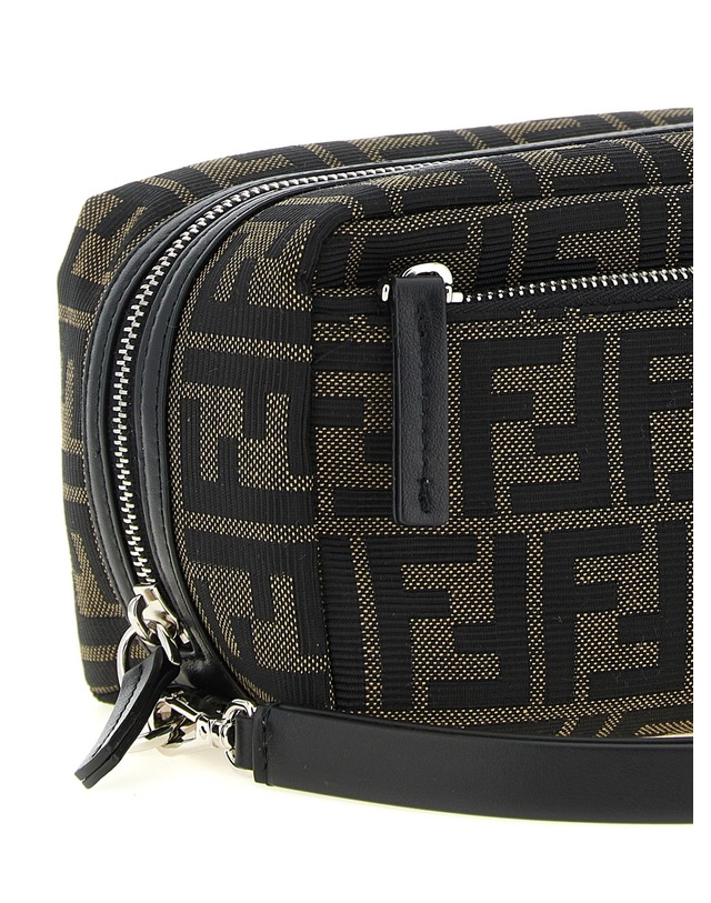 펜디 [해외직구][펜디] 파우치 8N0216B16FF1PR4 7516402 착용컷