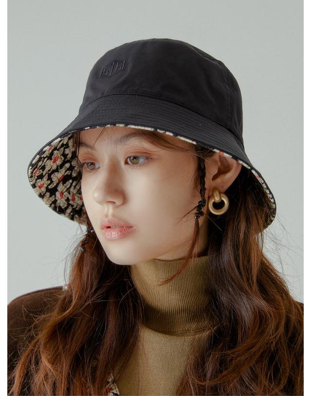 썸띵굿 Corduroy Daisy Reversible Bucket Hat 블랙 착용컷
