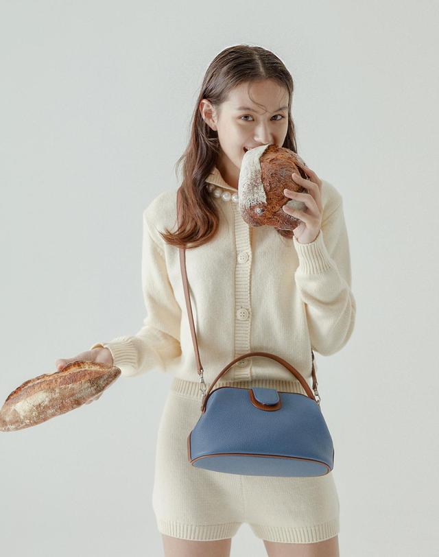 썸띵굿 Campa Bag_BLUE 착용컷