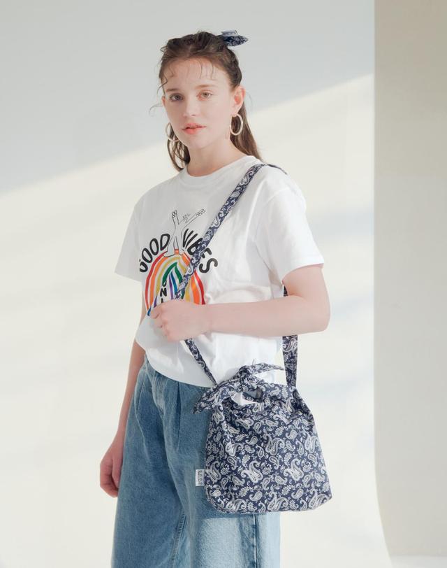 썸띵굿 Paisley Tie Eco Bag Mini-Cross_NAVY 네이비 착용컷