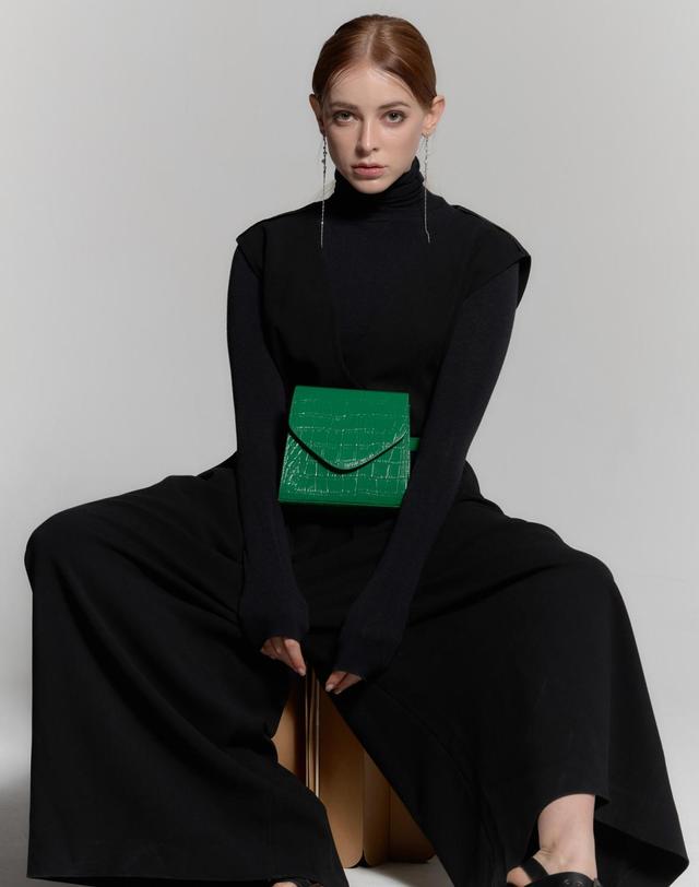 썸띵굿 VELO BELT BAG_GREEN 착용컷