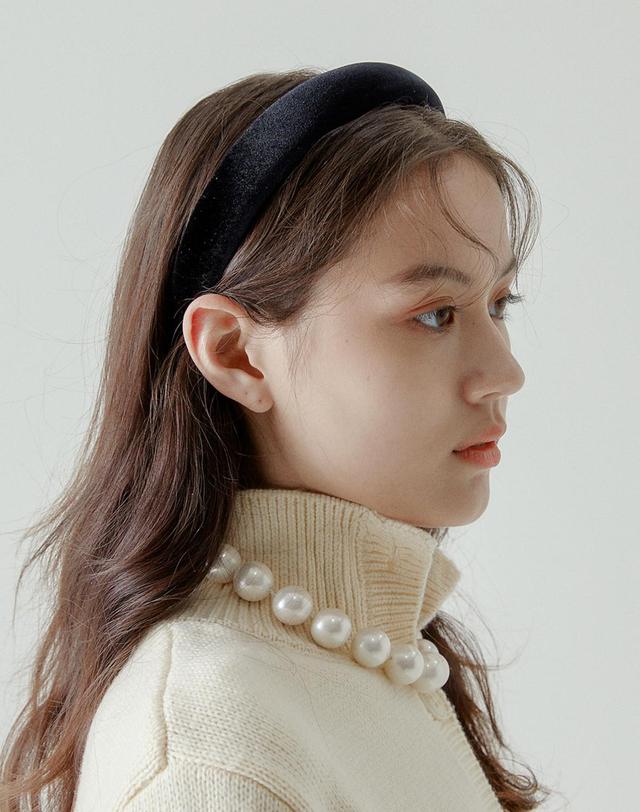 썸띵굿 Cushion Hairband Velvet 블랙 착용컷