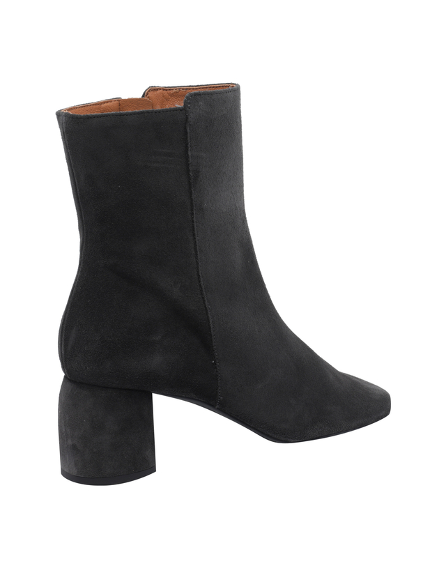 엔젤 알라르콘 [해외직구][엔젤 알라르콘] 앵클 부츠 26567157ACOW SUEDE PIZARRA 7600993 착용컷