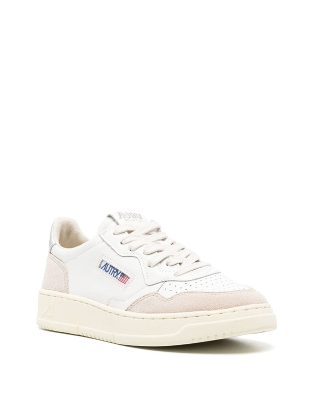 오트리 [해외직구][오트리]MEDALIST LOW 스니커즈 AULWLS74WHT/SILVER 7568218 착용컷
