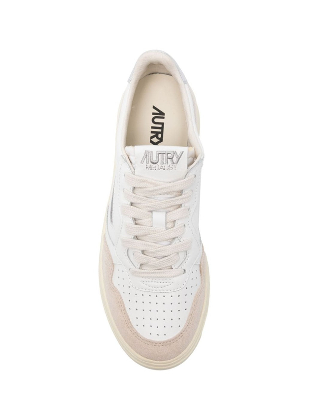 오트리 [해외직구][오트리]MEDALIST LOW 스니커즈 AULWLS74WHT/SILVER 7568218 착용컷