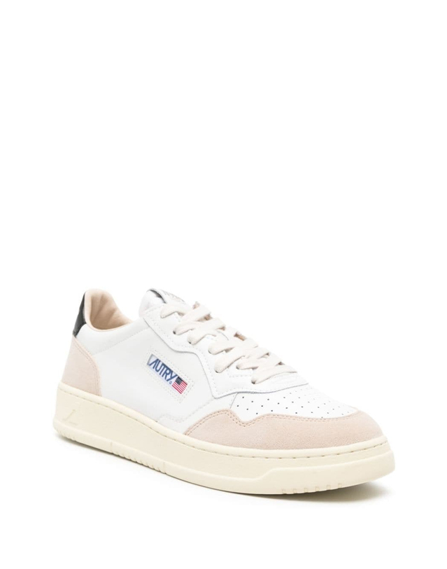 오트리 [해외직구][오트리]MEDALIST LOW 스니커즈 AULMLS21WHT/BLK 7537774 착용컷