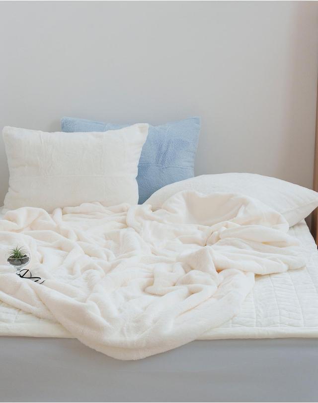 코지코튼 윈터 프리미엄 극세사 블랭킷 겸 겨울이불 3color S/L 착용컷