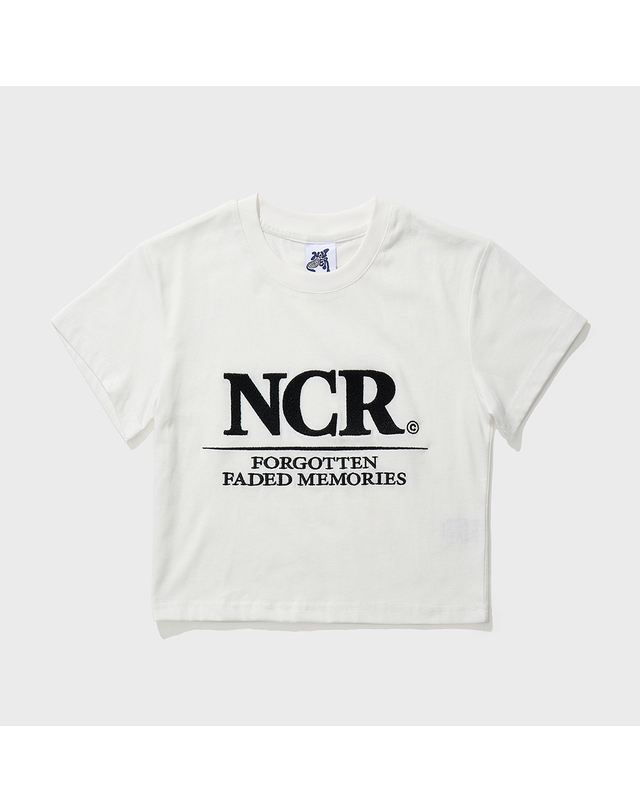 앤커버 NCR 시그니처 크롭 반팔 티셔츠 화이트 착용컷
