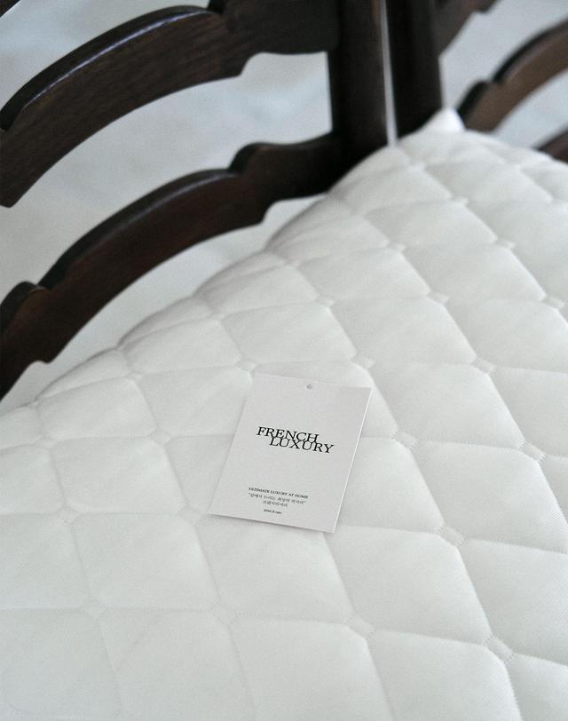 프렌치럭셔리 [프렌치럭셔리] 글라쎄 냉감 여름 베개커버 착용컷