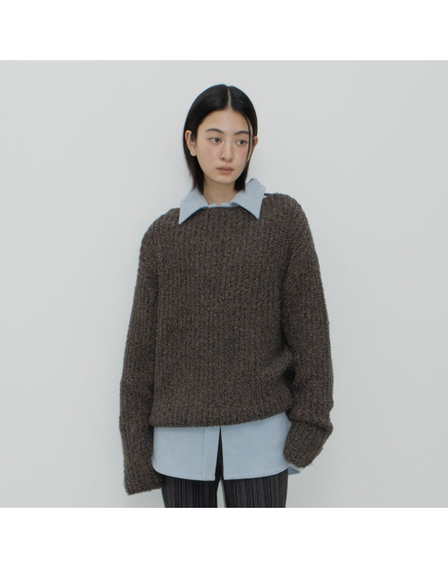 지비에이치 어패럴 BOATNECK LOOSE FIT KNIT / BROWN 착용컷