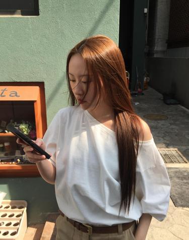 UNBALANCE OFF SHOULDER TOP / WHITE