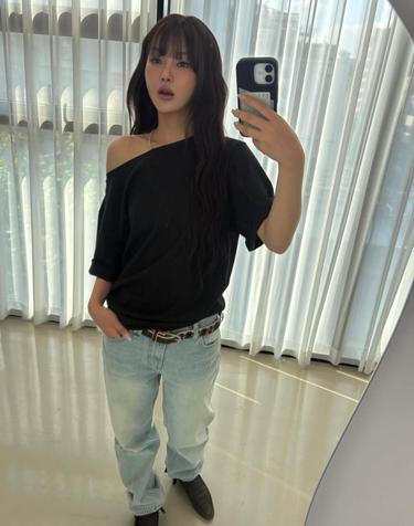 UNBALANCE OFF SHOULDER TOP / BLACK