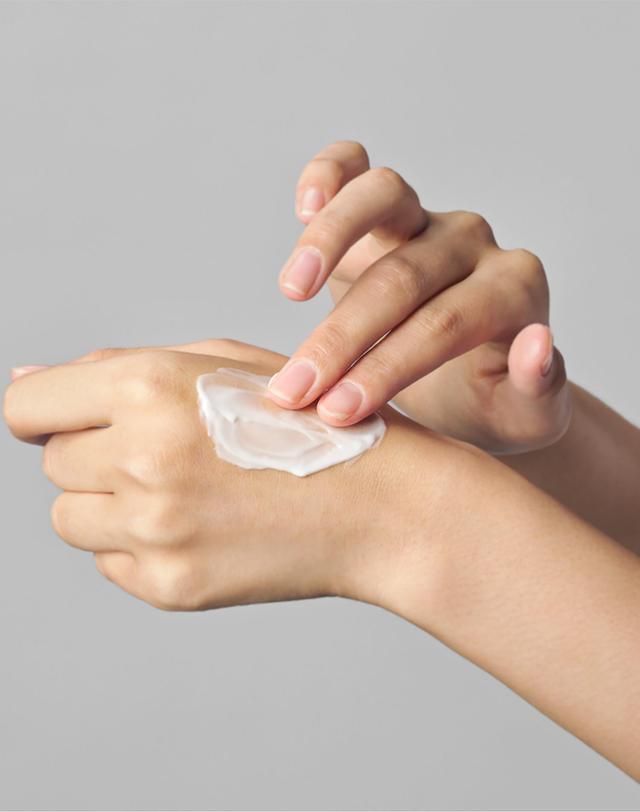 지비에이치 코스메틱 마일드 페이셜 크림 50ml 착용컷