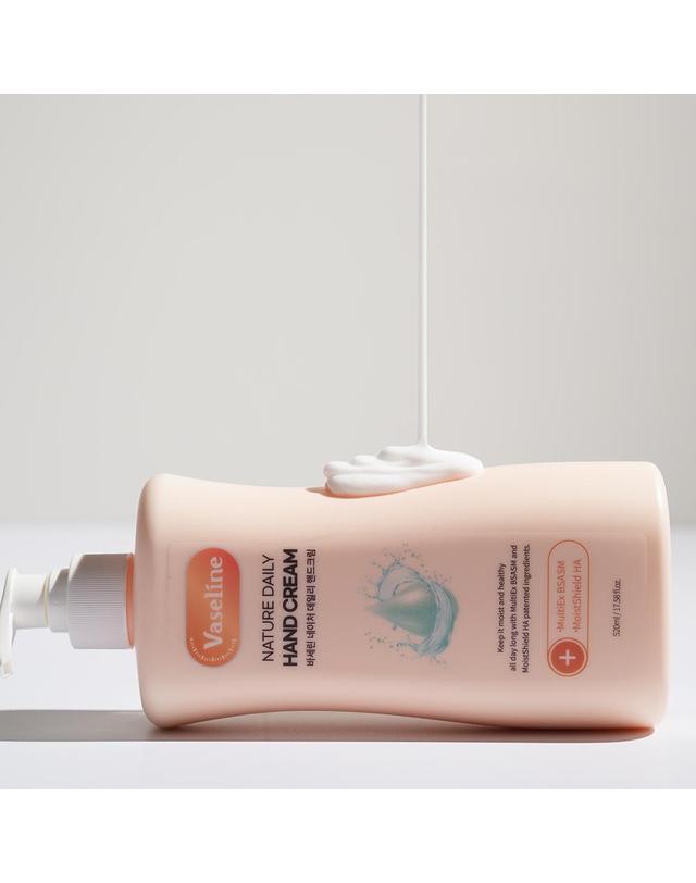 코스메이트 바세린 네이처 데일리 핸드크림 520ml 3개+60ml 3개 착용컷