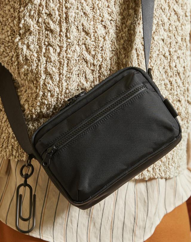 세러데이일레븐 NO.27 RB MINI CROSS BODY BAG - BLACK 블랙 착용컷