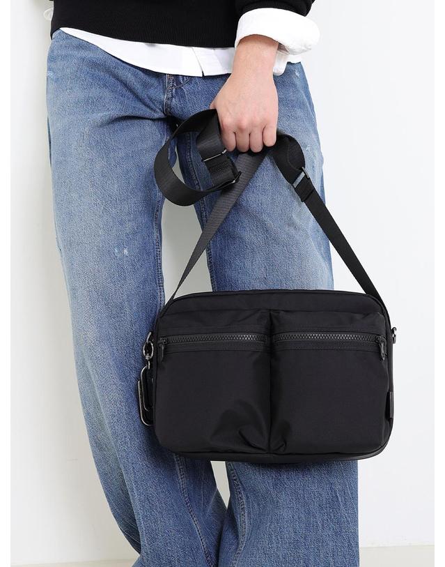 세러데이일레븐 NO.29 RAR 2-POCKET CROSS BODY BAG 블랙 착용컷