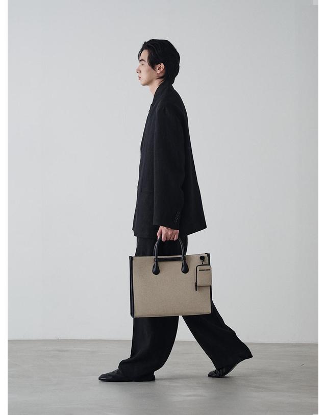 세러데이일레븐 NO.6 HERRINGBONE BRIDGE TOTE BAG 베이지 착용컷