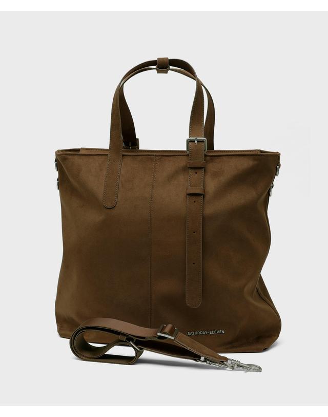 세러데이일레븐 NO.52 TOWER TOTE BAG _ BROWN 착용컷