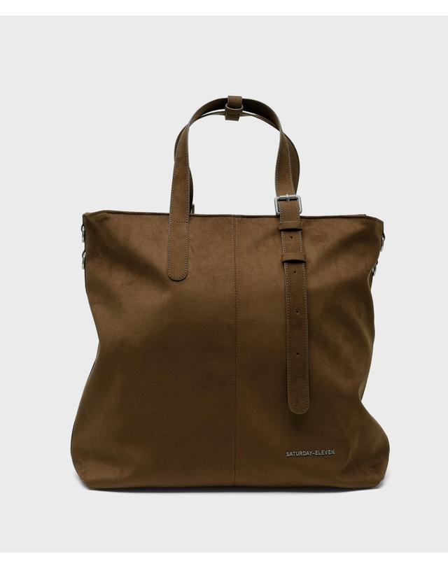 세러데이일레븐 NO.52 TOWER TOTE BAG _ BROWN 착용컷